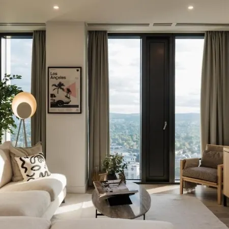 The Mercian - 3bdr Luxury Penthouse -24 Hr Gym - Private Terrace * Birmingham